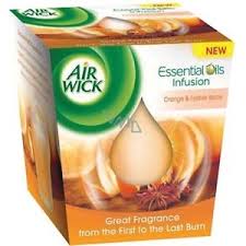 Air Wick lumânare aromată în pahar - Portocală și condimente, 105g Air Wick lumânare aromată în pahar - Portocală și condimente, 105g